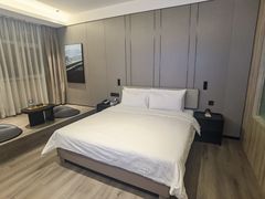 -西安大雁塔科技大学地铁站亚朵酒店