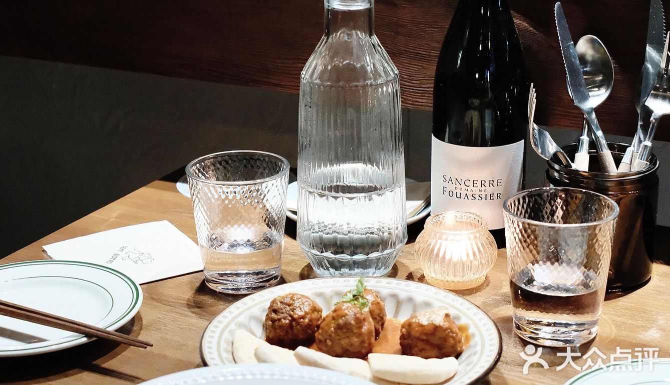 谁懂😅在小而美的bistro看了一晚上繁花