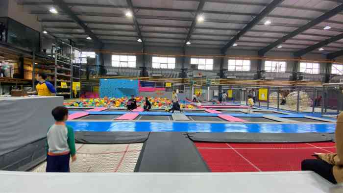 嗨酷蹦床公园位于广."-大众点评移动版