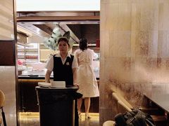 -钱小奴海鲜自助黑金店(杭州滨江龙湖店)