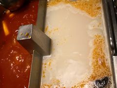 溅过来的油，有部分是我用错勺弄的-海底捞火锅(航洋城店)