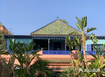 YSL先生是其第二任主人