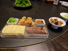 老北京煎饼卷酱肉-四季民福烤鸭店(外滩外白渡桥店)