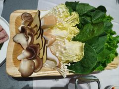 -红鼎豆捞·专注品质海鲜20年(宝丰路店)