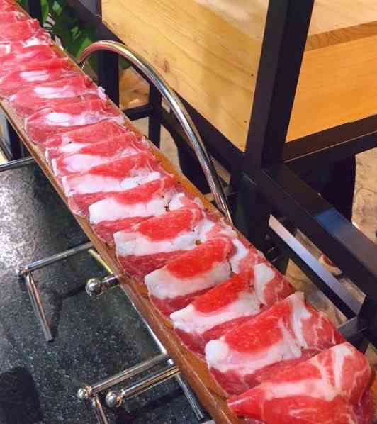 2020年3月31日打分虫草锅的汤很清淡 喝起来感觉很鲜 驴肉刺身不错