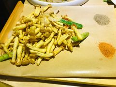野生榛蘑炒杭白菜-关东小磨东北菜(上海长风大悦城店)