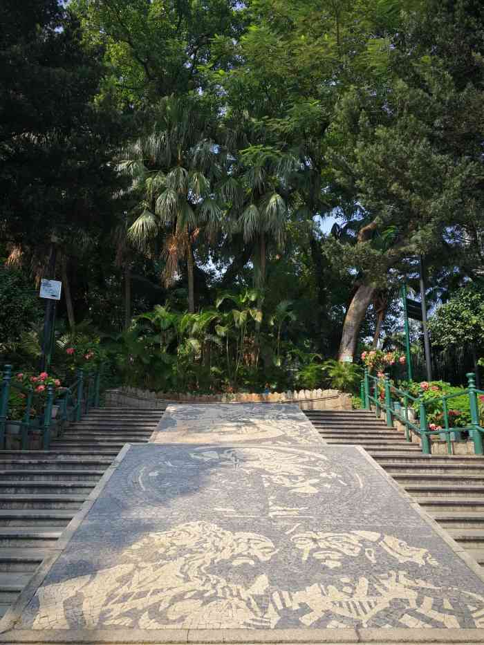 白鸽巢公园-"在澳门旅行的途上遇上趴趴当年成长的的公园.