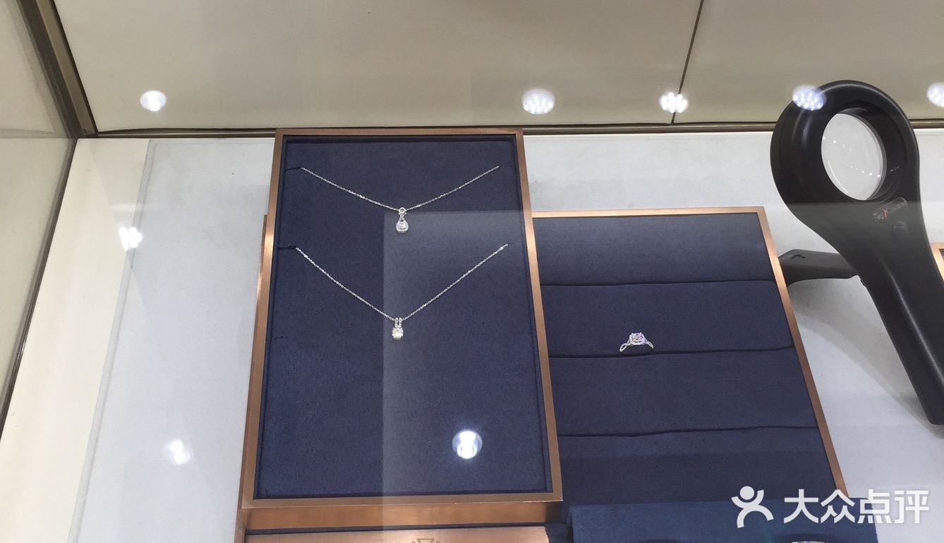 装的非常精致 简洁 接待的工作人员都挺耐心 细致的