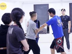 -菠萝格斗巴西柔术训练馆