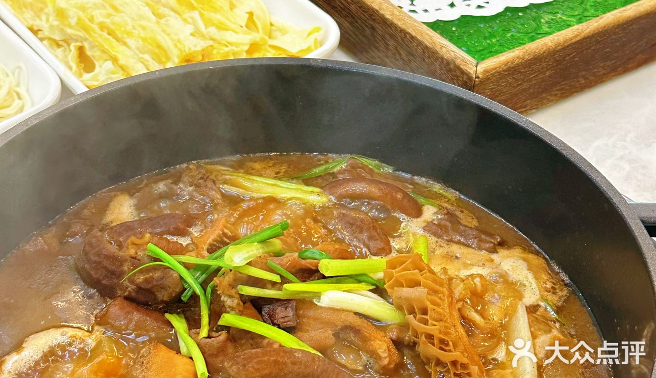敲好吃的爆汁乳鸽｜配上热腾腾的鸽酱炆牛杂煲🍲