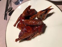 脆皮乳鸽-荣轩(新荣记环球金融中心店)