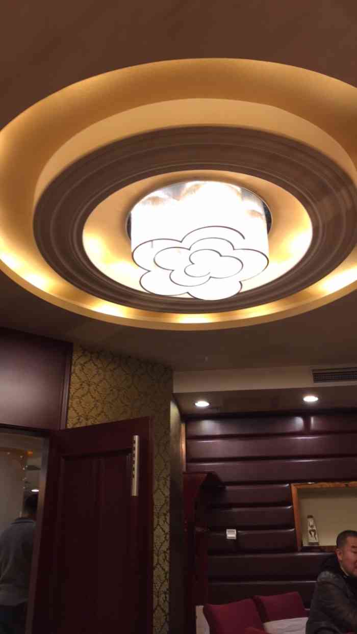 华夏酒楼(白堤路店)