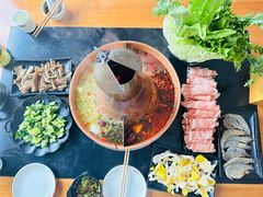 -果松木炭酸菜铜火锅·外婆参鸡汤