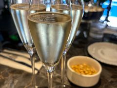 繁花天鹅湖起泡酒-LESCEDARS Brasserie Bistro香柏树