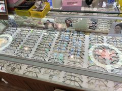 -上海网星眼镜批发·蔡司依视路官方授权(三叶眼镜城店)