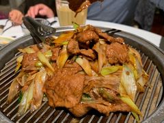 经典葱爆小羔羊肉-悦融·京鲁菜·露台花园(安定门店)