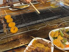 -哈尔滨小酒馆·鲜肉现穿自助烧烤(康新花园店)