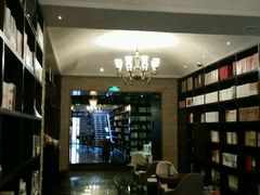 -钟书阁(松江泰晤士小镇店)