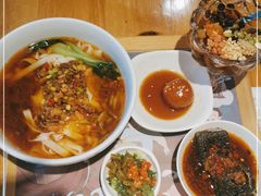 -呷佬·长沙手工米粉(金沙江路店)