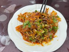 -巍山𤆵肉饵丝