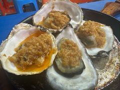 蒜蓉烤生蚝-老东镇啤酒屋海鲜加工·蒸汽海鲜·海鲜烧烤(台东店)