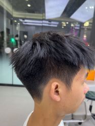 -首脑美发沙龙