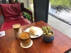 靠窗位-BLAQ咖啡(骏豪店)