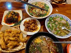 -爆炸头阿姨小四川正宗川味小吃(无任何分店)