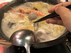 -鲜入围煮花胶鸡海鲜火锅