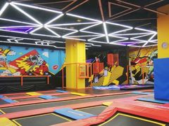 -爱蹦iBOON蹦床运动馆(江汉店)