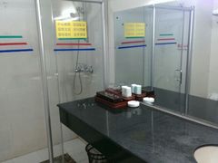 -丽江虎跳峡大酒店