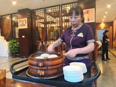 陈士荣蟹黄汤包-鸿运酒楼