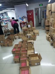 -来此探索玩具仓储店