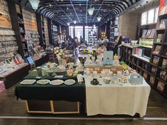 -钟书阁(松江泰晤士小镇店)