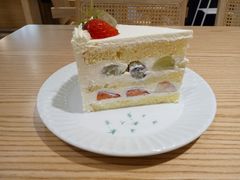 晴王草莓鲜奶蛋糕-猫里有甜