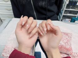 -桃子的美甲店