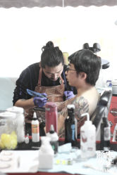 -鬼手纹身小鬼店