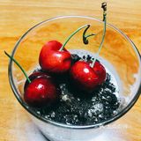酸奶树莓杯-先铺酸奶再放上脆脆麦，然后放上树莓