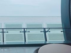 -上海滴水湖皇冠假日酒店