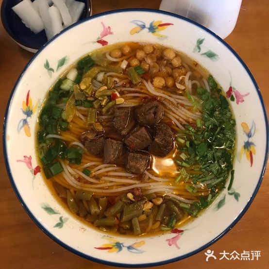 小聚嗦粉湘味牛肉米粉