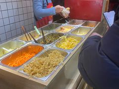 自助取餐区-三兄弟高炉烧饼