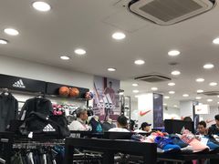 店内环境-阿迪达斯(澳门水坑尾街店)