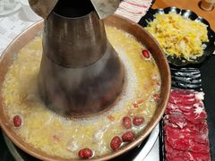 -果松木炭酸菜铜火锅·外婆参鸡汤