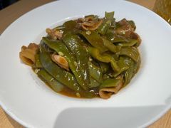 五花肉焖豆角-关东小磨东北菜(上海长风大悦城店)