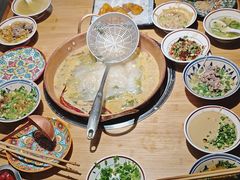 -洱火云南酸菜牛肉火锅(石景山当代商城店)