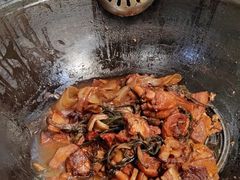 铁锅炖清江鱼，鸡，肉，最值得推荐的是他家的干豆角，味道真心不错，值得推荐-农家院铁锅炖(西韩路店)