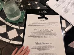 -Noir. Dining in the Dark