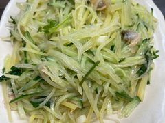 土豆丝黄瓜丝炒蚬子-以前的小酒馆(中山广场店)