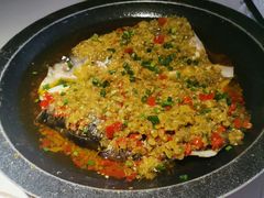 -阿瓦山寨·湘菜现炒·剁椒鱼头王(咸阳总店)