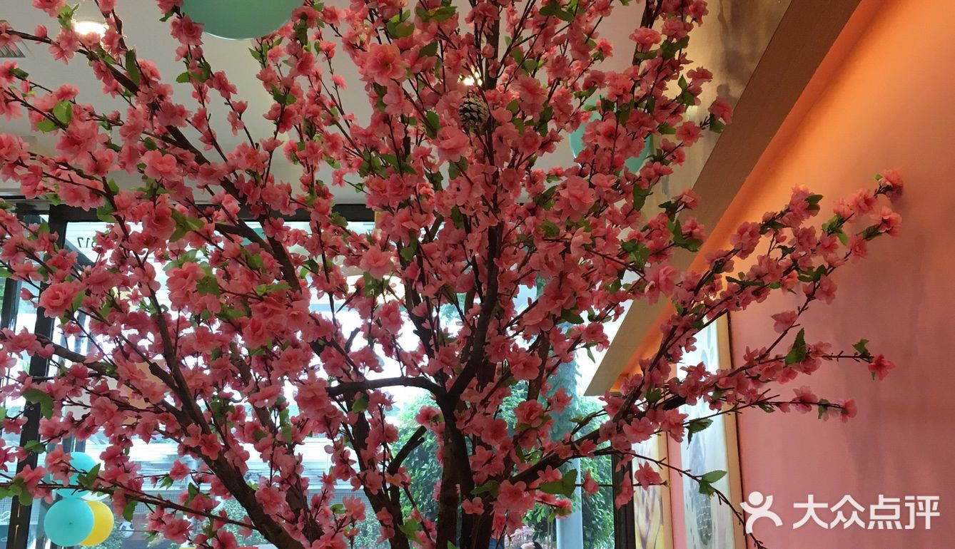 地理位置:铜锣湾5楼coco店 环境: 店面比较大